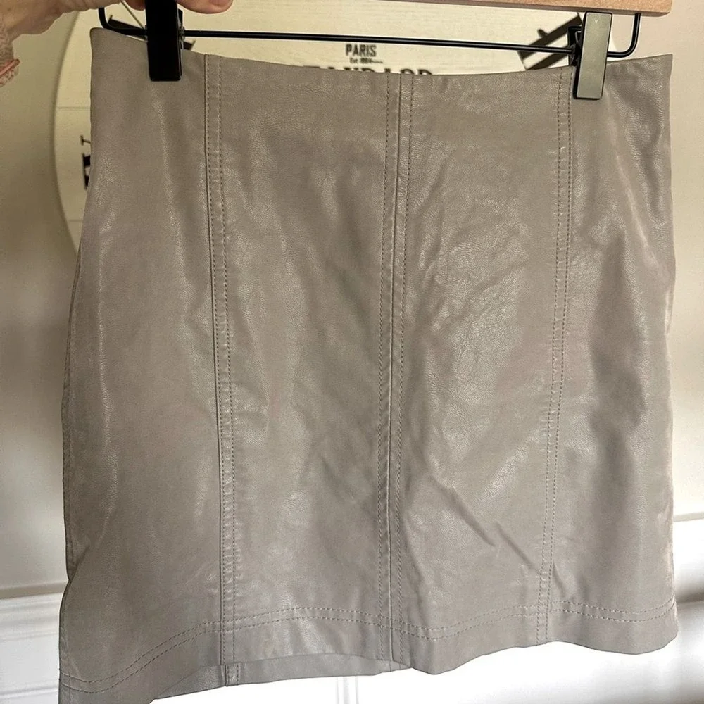 Free People Modern Femme Vegan Leather Skirt‎ 2 Taupe Neutral Minimalist Clean